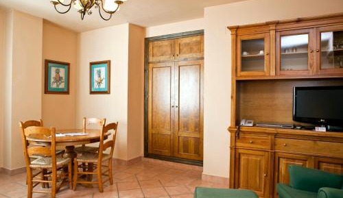 Studio (2 Adults)