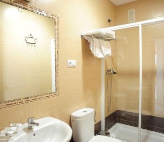 Triple Room with Private Bathroom