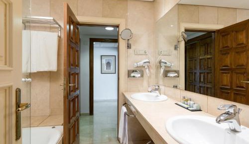 Standard Double Room (2 Adults + 1 Child)