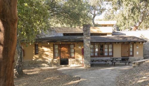 Bungalow (2 Adults)