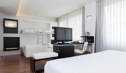  Family room with parking included