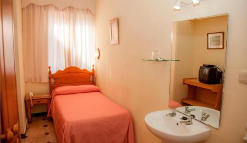Single Room with Shared Bathroom