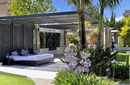 San Pedro de Alcantara House | Next to the beach, heated swimming pool, games room, playroom, etc