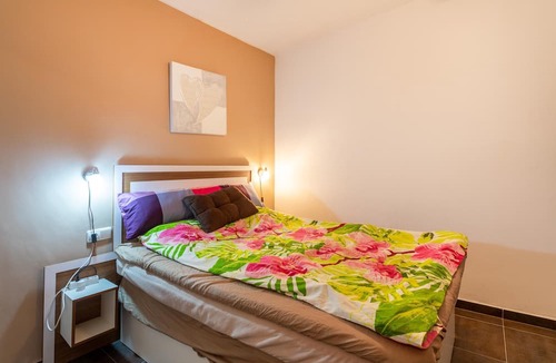 La Siesta House | Holiday Home Casa kahl with Terrace, A/C & Wi-Fi