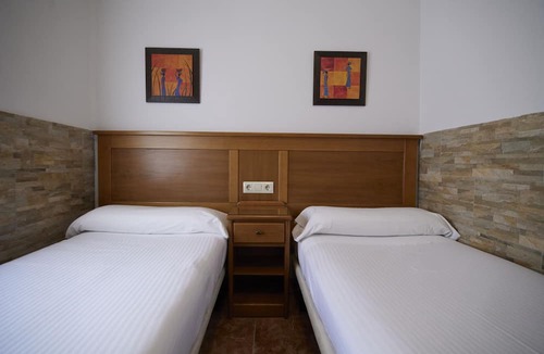 Aviles House | Pension Serafin
