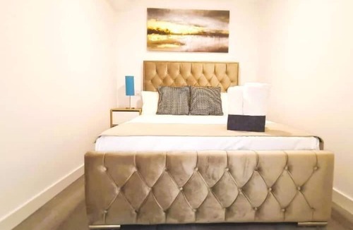 Embajadores Apartment | Oshun Ave Maria