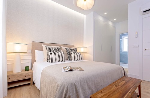 Ensanche Centro Apartment | Genteel Home Teatro Soho