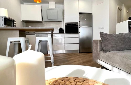 Benajarafe Apartment | Apartment 'Paraiso Del Sol Frente Al Mar' with Sea View, Wi-Fi and Air Conditioning