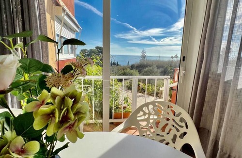 Benajarafe Apartment | Apartment 'Paraiso Del Sol Frente Al Mar' with Sea View, Wi-Fi and Air Conditioning