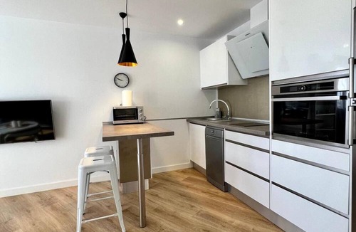 Benajarafe Apartment | Apartment 'Paraiso Del Sol Frente Al Mar' with Sea View, Wi-Fi and Air Conditioning