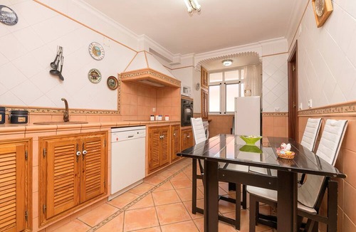 San Fernando Apartment | City House - Three Bedroom Apartment, Sleeps 4