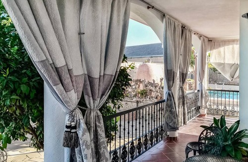 Pinos Puente House | Wonderful holidays await you in this beautiful holiday home with pool.