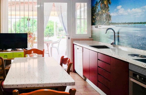 Pinos Puente House | Wonderful holidays await you in this beautiful holiday home with pool.