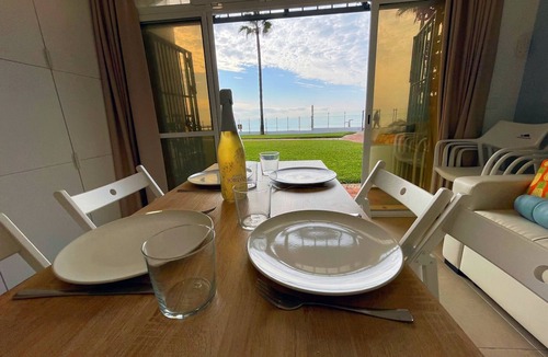 Sitio de Calahonda Apartment | Beachfront Apartment with Garden Access – Dona Lola, Calahonda (Mijas Costa) CS127