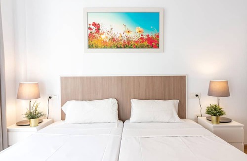 Perchel Sur Apartment | Bright 1BR Apartment with AC, Modern Amenities, and WIFI in Málaga