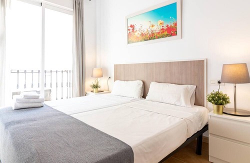 Perchel Sur Apartment | Bright 1BR Apartment with AC, Modern Amenities, and WIFI in Málaga
