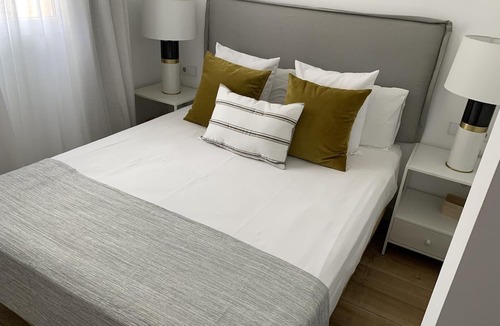 Jeronimos Apartment | Prado Museum Apartment in Retiro Park, Madrid