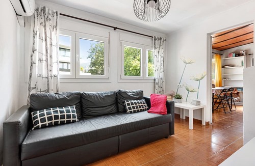 Las Acacias Apartment | Beach Apartment in Malaga with Sea View, Terrace & Wi-Fi