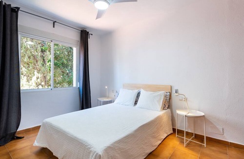 Miramar Apartment | Apartamento Residencial Limonar with A/C & Wi-Fi
