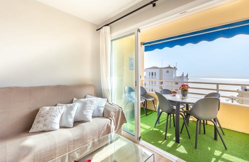 Benalmadena Costa Apartment | Apartment "Paradise" on the Beach with Pool, Tennis Court, Terrace & Wi-Fi