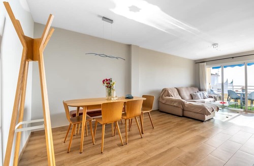 Benalmadena Costa Apartment | Apartment "Paradise" on the Beach with Pool, Tennis Court, Terrace & Wi-Fi