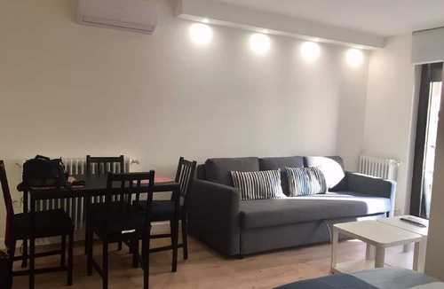 Old Town Apartment | Next to the Roman Bridge and the Casa Lis