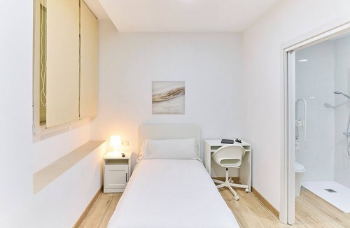 Puente de Vallecas Apartment | Apartamentos Méndez Álvaro by gaiarooms