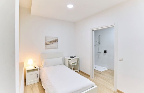 Puente de Vallecas Apartment | Apartamentos Méndez Álvaro by gaiarooms