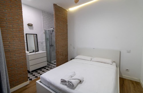 Centro Apartment | Callao/Gravia 3 Bedrooms 3 Bathrooms. Quiet retreat steps away from Gran Vía