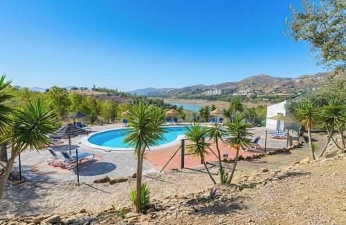 Vinuela Villa | Alojamientos Huetor Viñuela by Ruralidays