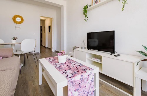 Carretera de Cadiz Apartment | Cubo's Mendoza Seaview Malaga Apartment/Beachfront/Urban/Free Wi-Fi