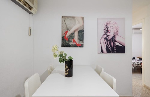 Leon XIII-Los Naranjos Apartment | Apartment 'Flat Near Macarena Basilica' with Wi-Fi and Air Conditioning