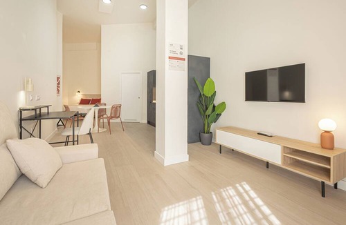 R.E.N.F.E. Apartment | Dobo Málaga Perchel