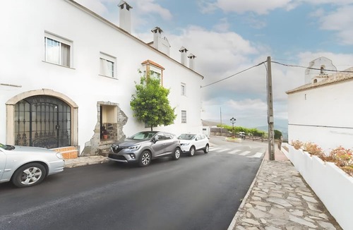 Benaocaz Apartment | Apartment 'Exclusivo' with Mountain View and Air Conditioning