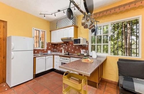 Estepona Cottage | Casa Montaña Estepona Mirador del Padrón (9 km from the beach and pet-friendly)