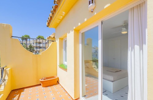 Mijas Apartment | Cubo's Tennis Paradise Duplex/air conditioning/free wifi/community tennis court