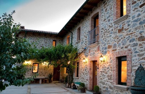 Fuentes de Penacorada House | Country Home 'La Majada de Peñacorada' with Mountain View, Private Pool and Wi-Fi