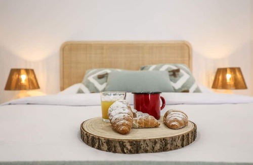 Las Acacias Apartment | Luxe apartments Madrid Rio by RentitUP