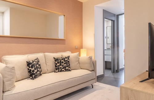 Barrio de La Latina Apartment | Colorful 2-Bed Apartment for 3 in La Latina