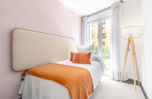 Barrio de La Latina Apartment | Colorful 2-Bed Apartment for 3 in La Latina