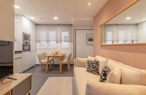 Barrio de La Latina Apartment | Colorful 2-Bed Apartment for 3 in La Latina