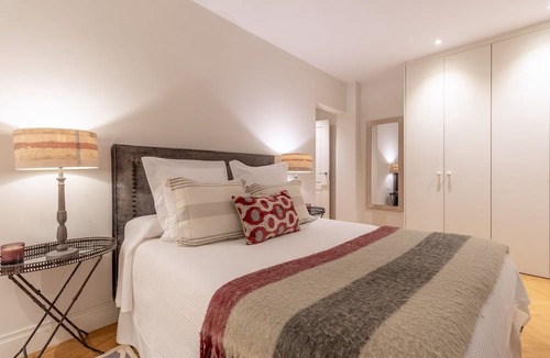 Milla de Oro Apartment | Elegant 2-Bed Apartment in Salamanca, Madrid