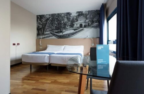 La Corredoria y Ventanielles Apartment | Aparthotel Campus
