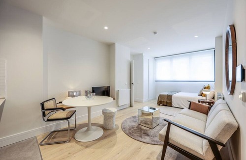Puerta del Angel Apartment | Modern studio near the Royal Palace 01