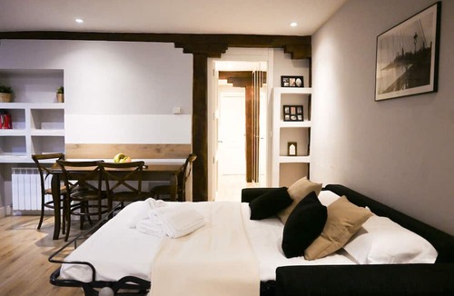 Barrio de La Latina Apartment | Central and spacious 4-bedroom home in La Latina