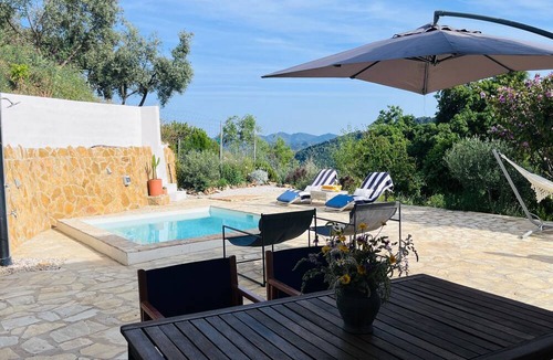 Yunquera House | Holiday Home 'La Casita De La Loma' with Mountain View, Wi-Fi and Air Conditioning