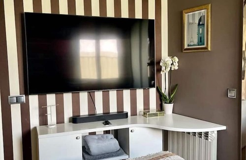 Moncloa-Aravaca Condo | Royal-Palace Garden View | Elegant 2-Bedroom Flat in the Heart of Madrid