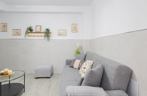 Malaga-Este Apartment | Cubo's Sea House Pedregalejo/close to the beach/urban/free wifi