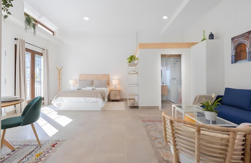 Malaga-Este Apartment | Studio Apartment 'Oasis Del Candado' with Wi-Fi and Air Conditioning