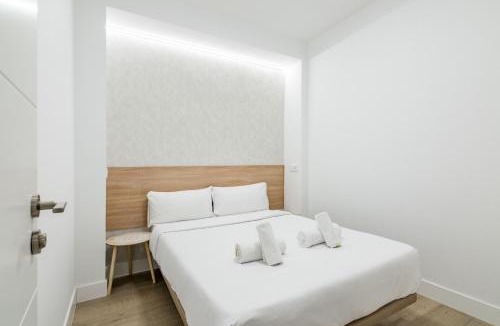 Ciudad Lineal Apartment | Madrid Ventas II, 6 bedrooms for 12 people